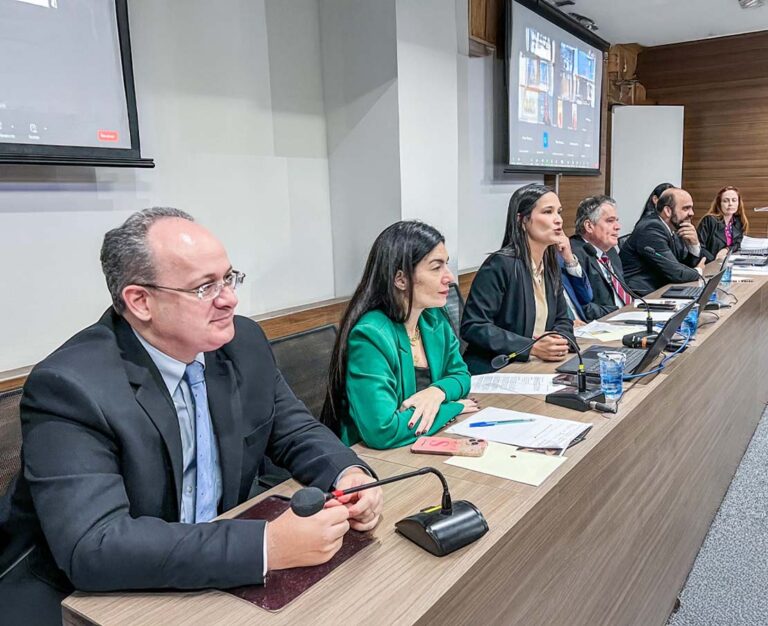 CONSELHO PLENO DA OAB-PE APROVA DESAGRAVO EM FAVOR DE ADVOGADO QUE TEVE PROCESSOS SUMARIAMENTE EXTINTOS POR MAGISTRADO