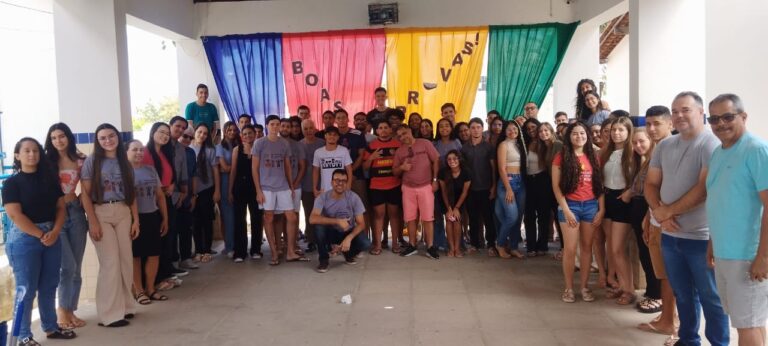 SUCESSO TOTAL: AULÃO DECISIVO DO PRÉ-ENEM ESPERANÇAR MOBILIZA DEZENAS DE ESTUDANTES EM SERTÂNIA