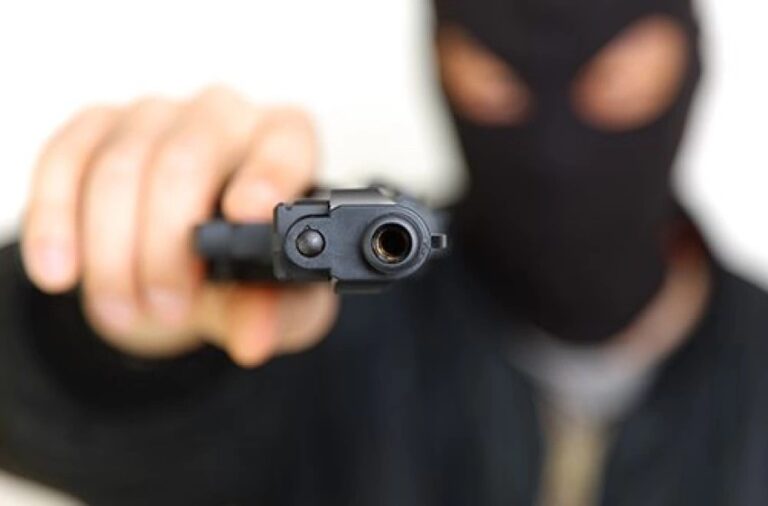 HOMEM DE 63 ANOS É ENCONTRADO AMARRADO E BALEADO APÓS TENTATIVA DE ROUBO NA ZONA RURAL DE SERTÂNIA