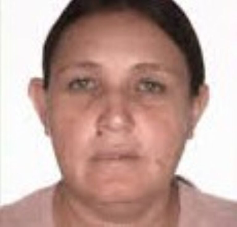 EM CAETÉS MULHER É ASSASSINADA A TIROS NA PORTA DE CASA